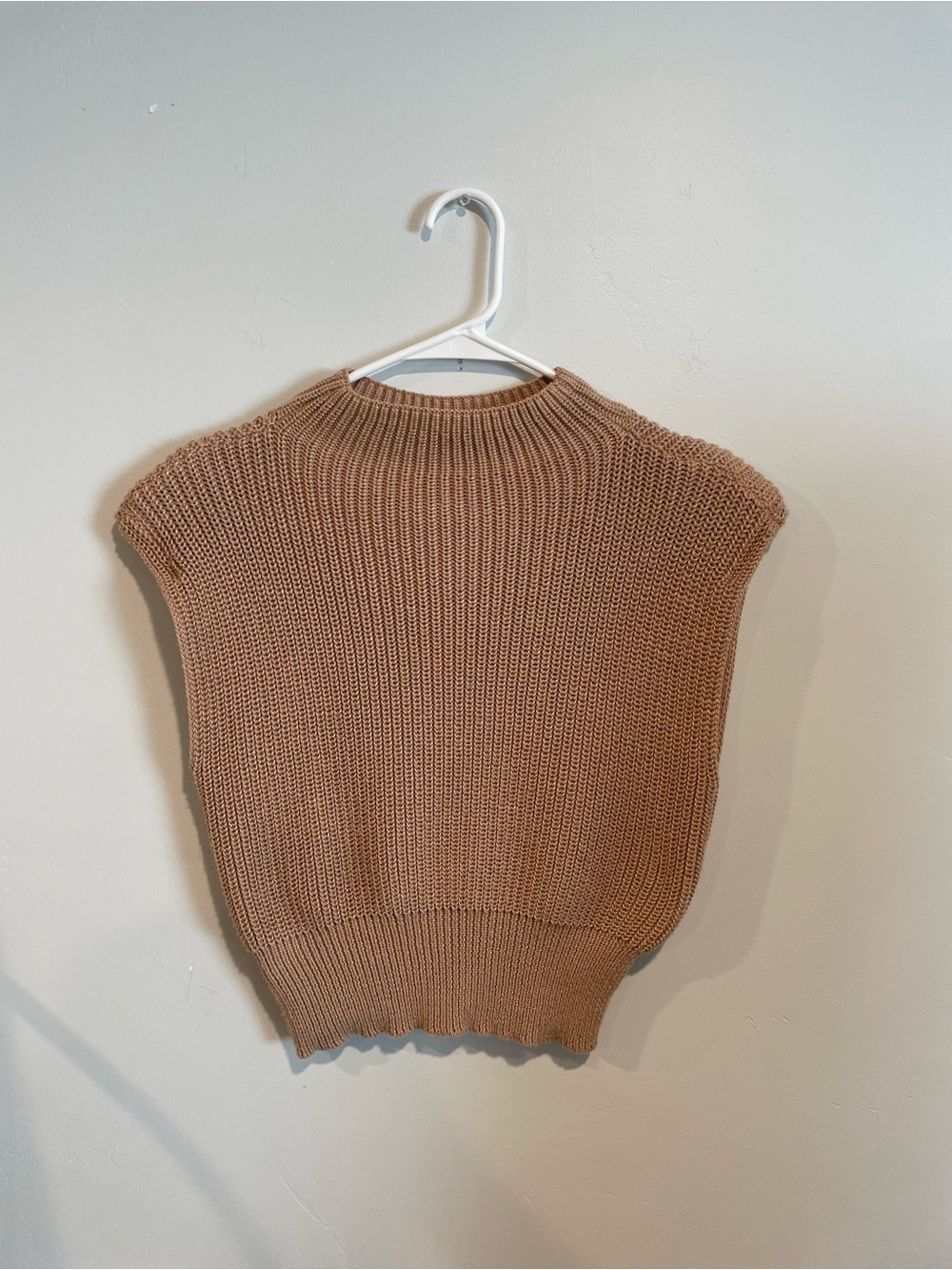 Cider Ribbed Sleeveless Sweater Vest - Tan